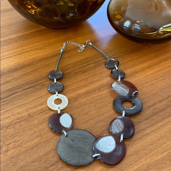 Necklaces Caracol Brow and grey - Picture 1 of 3